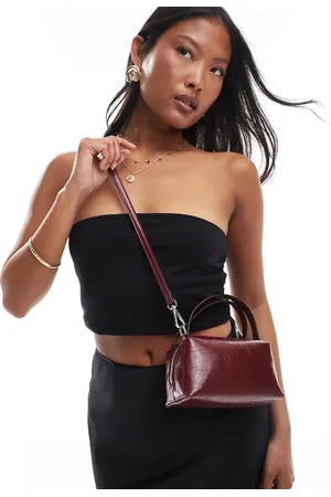 ASOS Bolso clutch pequeño rojo guinda texturizado con correa bandolera de