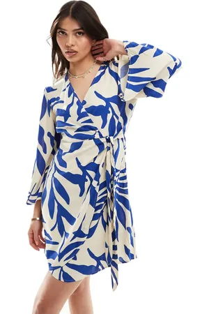JDY Vestido beis cruzado estilo kimono con estampado de palmeras azules de -Multicolor