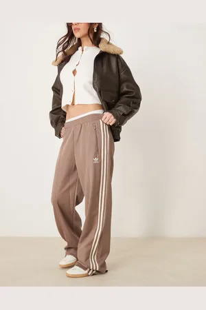 adidas Pantalones de chándal marrones de corte suelto Firebird de