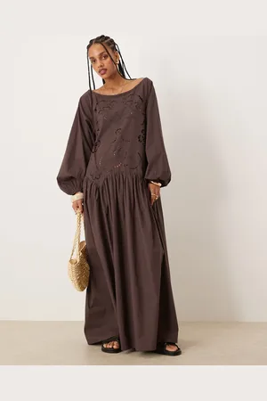 ASOS Vestido largo marrón con cuello fruncido, cintura baja y bordado floral calado de