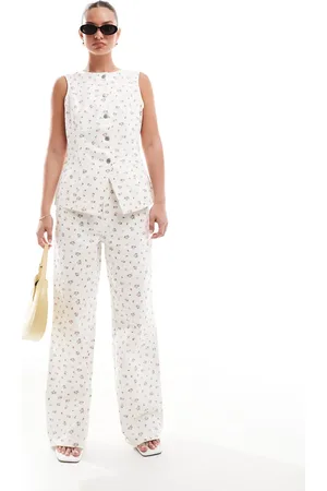 Threadbare Vaqueros blancos de pernera ancha con estampado de florecitas rosas de (parte de un conjunto)