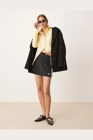 adidas Minifalda negra con diseño de tres rayas de
