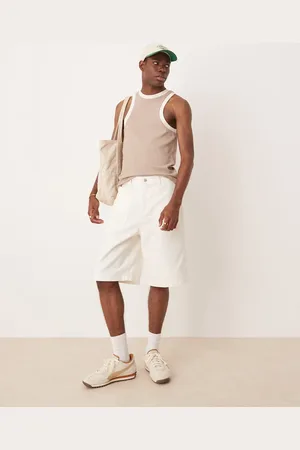 ASOS Pantalones cortos vaqueros blancos de corte alargado con acabado desgastado de