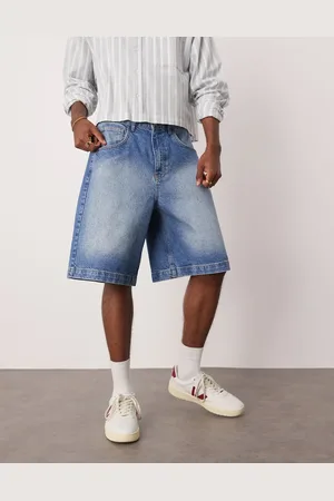 ASOS Pantalones cortos vaqueros de corte alargado con lavado azul medio y acabado desgastado de