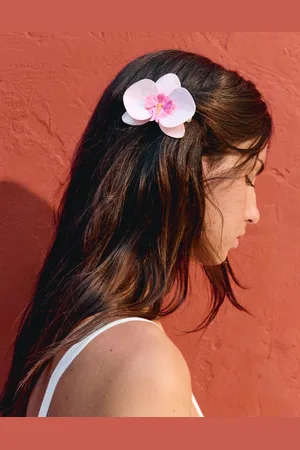 Bershka Pinza Pelo Flor Mujer