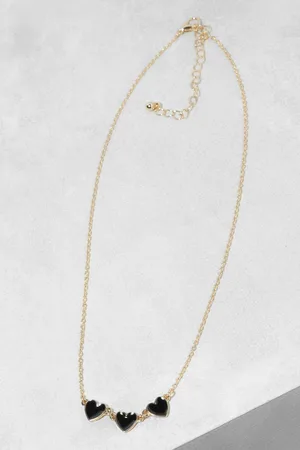 Boohoo Collar Dorado Con Tres Corazones Negros Esmaltados