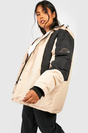 Boohoo Parka Plus Con Capucha Y Detalle En Las Mangas