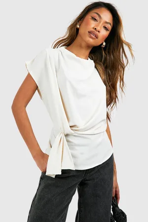 Boohoo Blusa Martillada Con Escote Plisado Y Nudo Frontal