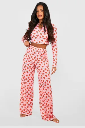 Boohoo Pijama De San Valentín Con Botones Y Estampado De Fresas