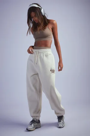 Boohoo Pantalón Deportivo Oversize Con Botamanga Y Eslogan Dsgn Studio