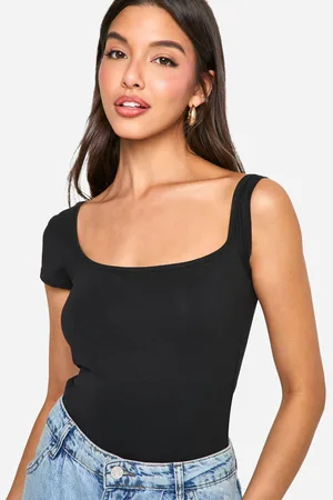 Boohoo Body Asimétrico Con Mangas Casquillo
