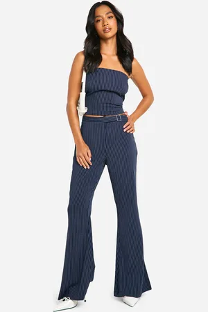 Boohoo Pantalón Petite De Campana Y Tiro Bajo Con Raya Diplomática