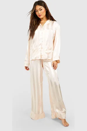 Boohoo Pijama De Raso Premium Con Rayas Y Dos Bolsillos