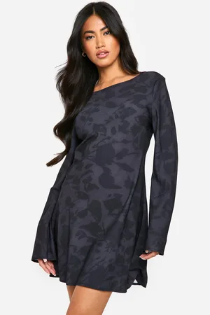 Boohoo Vestido De Flores Con Mangas Acampanadas Y Espalda Baja
