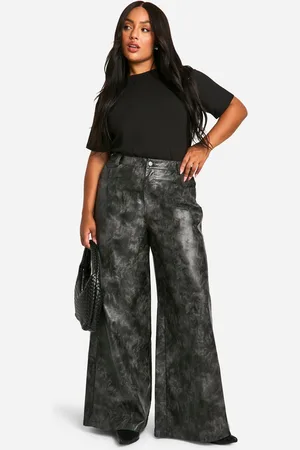 Boohoo Pantalón Plus De Pernera Ancha Y Cuero Sintético Con Lavado A La Piedra