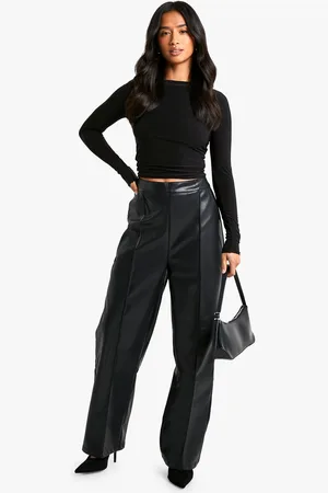 Boohoo Pantalón Petite De Cuero Sintético Con Pernera Recta