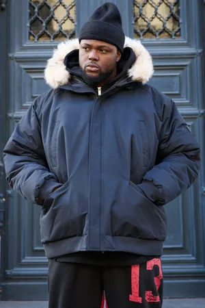Boohoo Parka Plus Negra Con Capucha Y Ribete De Pelo Sintético Extraíble
