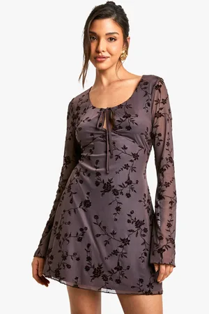Boohoo Vestido Mini De Malla Con Mangas Acampanadas Y Atadura Frontal