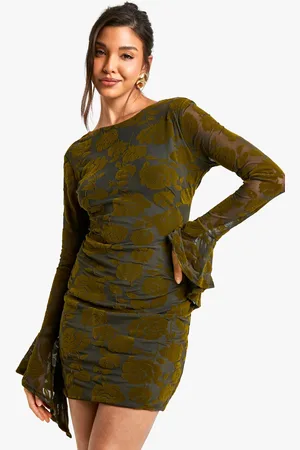 Boohoo Vestido Mini De Tela Devoré Con Mangas Acampanadas Y Atadura En La Espalda