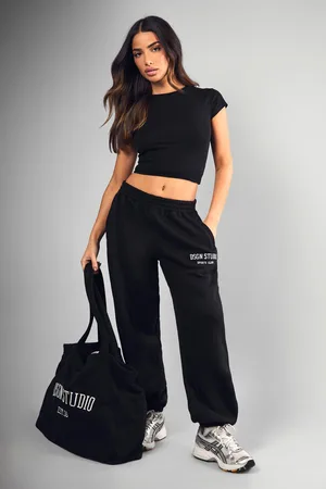 Boohoo Pantalón Deportivo Petite Oversize Con Aplique Dsgn Studio
