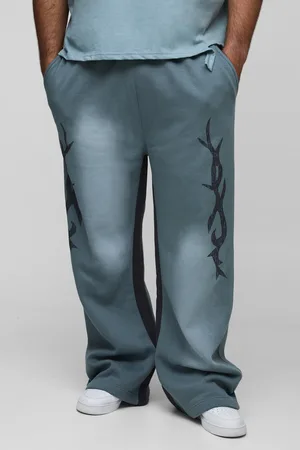 Boohoo Pantalón Deportivo Plus Holgado De Campana Con Lavado A La Piedra Y Estampado Gráfico