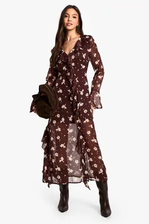 Boohoo Vestido Midaxi De Flores Oscuras Con Volante