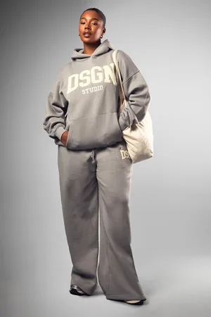 Boohoo Pantalón Deportivo Plus Con Aplique Dsgn Studio