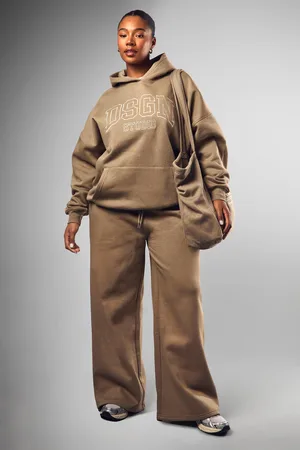 Boohoo Pantalón Deportivo Plus Con Aplique Dsgn Studio