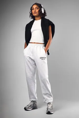 Boohoo Pantalón Deportivo Tall Oversize Con Aplique Dsgn Studio