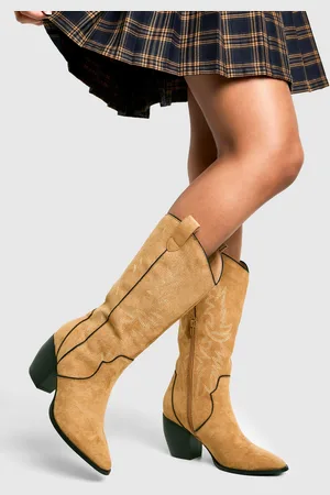 Boohoo Botas Estilo Western De Holgura Ancha Y Ante Sintético Con Bordado En Contraste