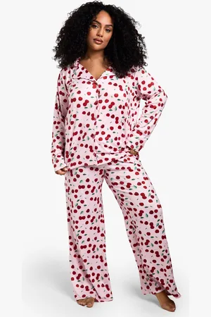 Boohoo Pijama Plus Largo Con Estampado De Cerezas