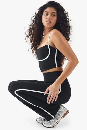 Boohoo Leggings De Yoga Premium Acampanados Con Ribete Y Tiro Alto