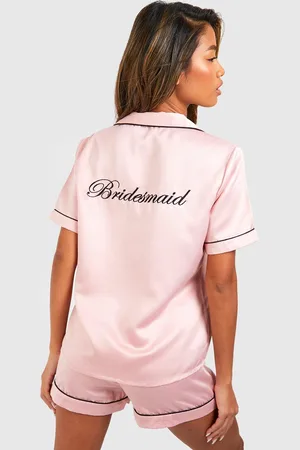Boohoo Pijama Corto De Raso Con Bordado Bridesmaid