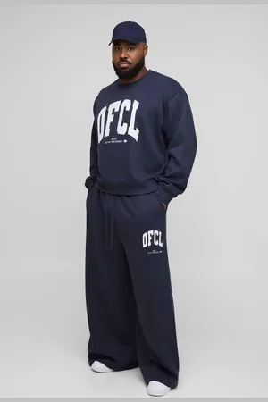 Boohoo Chándal Plus Ofcl De Pantalón Deportivo De Pernera Súper Ancha Y Sudadera Recta Desgastada Con Apliques