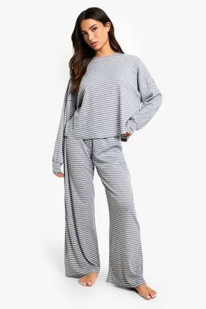 Boohoo Pijama Petite De Pantalón Largo Y Tela Jersey Con Rayas