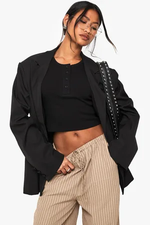 Boohoo Top Sin Mangas Con Botones