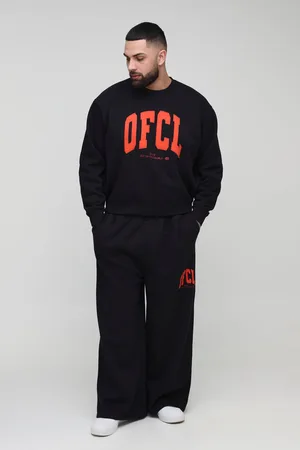 Boohoo Chándal Plus Ofcl De Pantalón Deportivo De Pernera Súper Ancha Y Sudadera Recta Desgastada Con Apliques