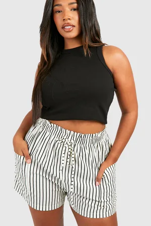 Boohoo Pantalón Corto Plus De Tela Elástico Con Vuelo Y Estampado De Rayas