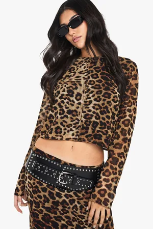 Boohoo Top Crop De Tela Con Cuello Alto Y Estampado De Leopardo
