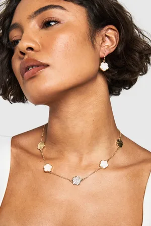Boohoo Collar Con Detalle De Flor Y Esmalte
