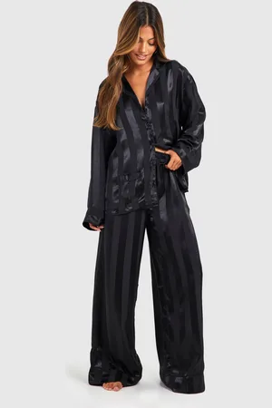 Boohoo Pijama De Raso Premium Con Rayas Y Dos Bolsillos