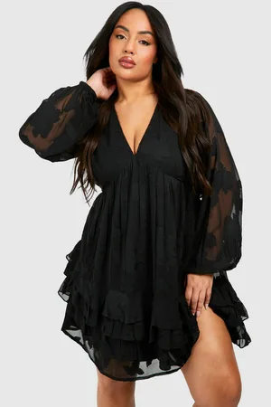 Boohoo Vestido Plus Mini De Manga Larga Y Tela Jacquard Con Volante En El Bajo