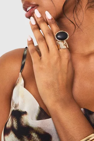 Boohoo Anillo Dorado Martillado Con Gema