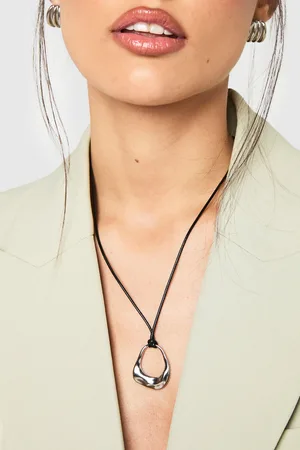Boohoo Collar De Plata Fundida Estilo Cordón