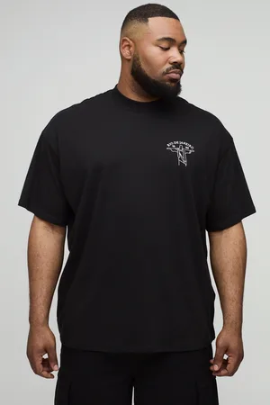 Boohoo Camiseta Plus Oversize Con Cuello Extendido Y Bordado De Rio De Janeiro