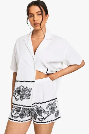 Boohoo Pantalón Corto Efecto Lino Con Ribete Bordado