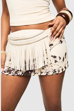 Boohoo Riñonera Texturizada Con Flecos