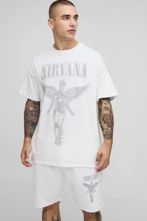 Boohoo Conjunto De Pantalón Corto Y Camiseta Oversize Con Estampado De Nirvana En Tonos Piedra