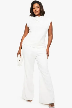 Boohoo Blusa Plus De Tela Crepé Con Escote Plisado Y Hombreras