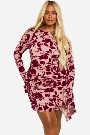 Boohoo Vestido Recto Plus De Tela Devoré Fruncido Con Mangas Acampanadas